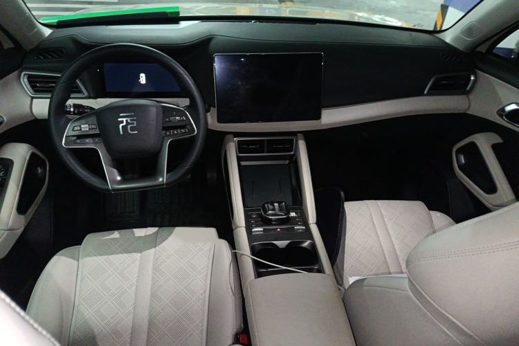 Used BYD Yuan UP 2024 401KM Leading Edition Interior 2