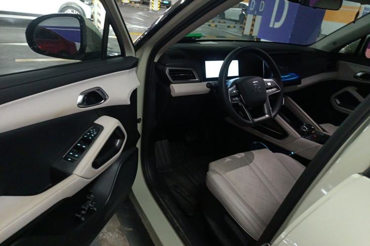 Used BYD Yuan UP 2024 401KM Leading Edition Interior 3