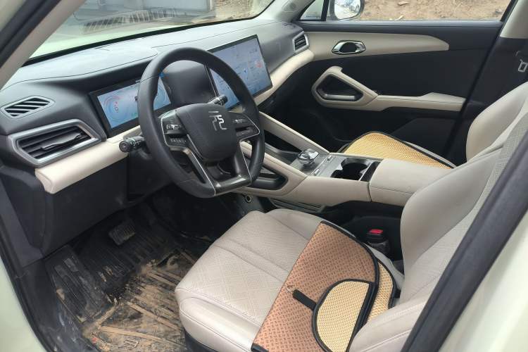 Used BYD Yuan UP 2024 401KM Leading Edition Interior 4