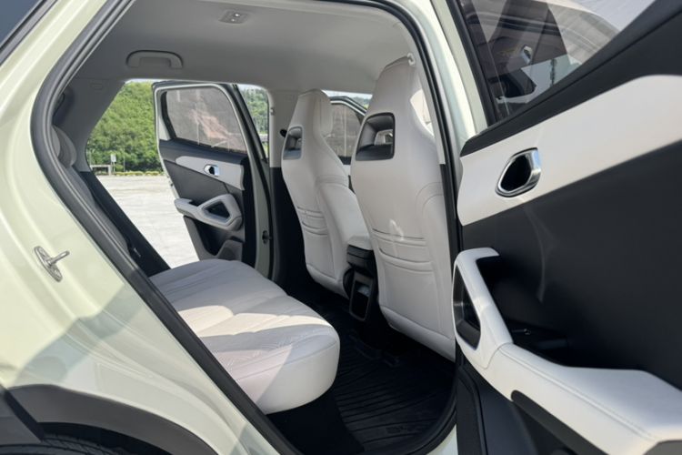 Used BYD Yuan UP 2024 401KM Leading Edition Interior 4