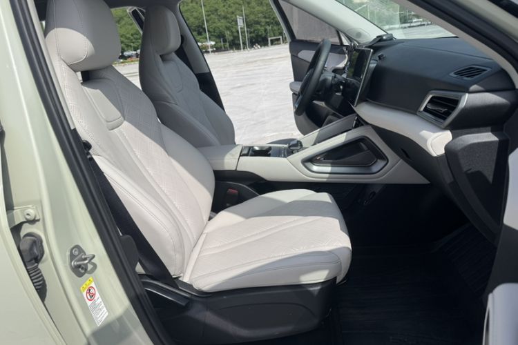 Used BYD Yuan UP 2024 401KM Leading Edition Interior 5