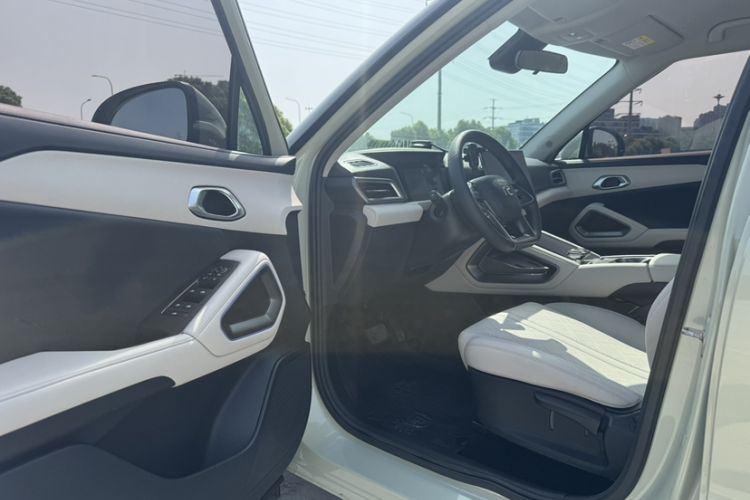 Used BYD Yuan UP 2024 401KM Leading Edition Interior 6