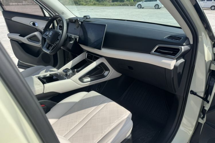 Used BYD Yuan UP 2024 401KM Leading Edition Interior 7