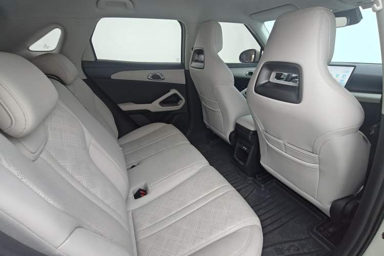 Used BYD Yuan UP 2024 401KM Leading Edition Interior 9