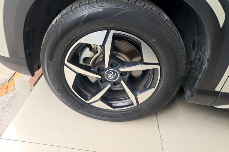 Used BYD Yuan UP 2024 401KM Leading Edition Left Front Wheel Hub