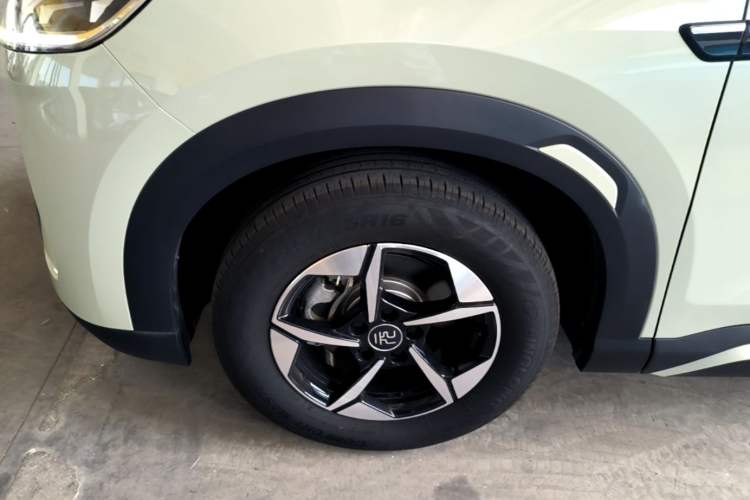 Used BYD Yuan UP 2024 401KM Leading Edition Left Front Wheel Hub