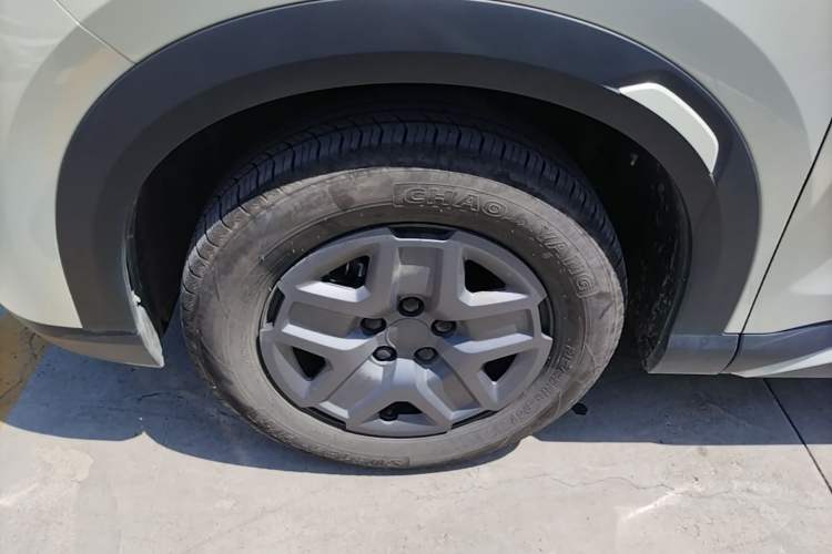 Used BYD Yuan UP 2024 401 km Active Version Left Front Wheel Hub
