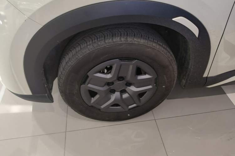 Used BYD Yuan UP 2024 401 km Active Version Left Front Wheel Hub