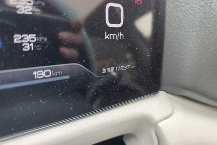 Used BYD Yuan UP 2024 401KM Beyond Edition Odometer Close Up