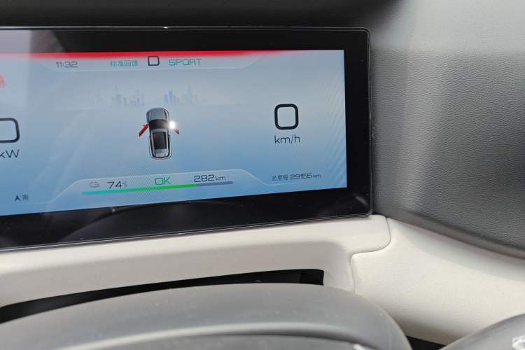 Used BYD Yuan UP 2024 401 km Active Version Odometer Close Up