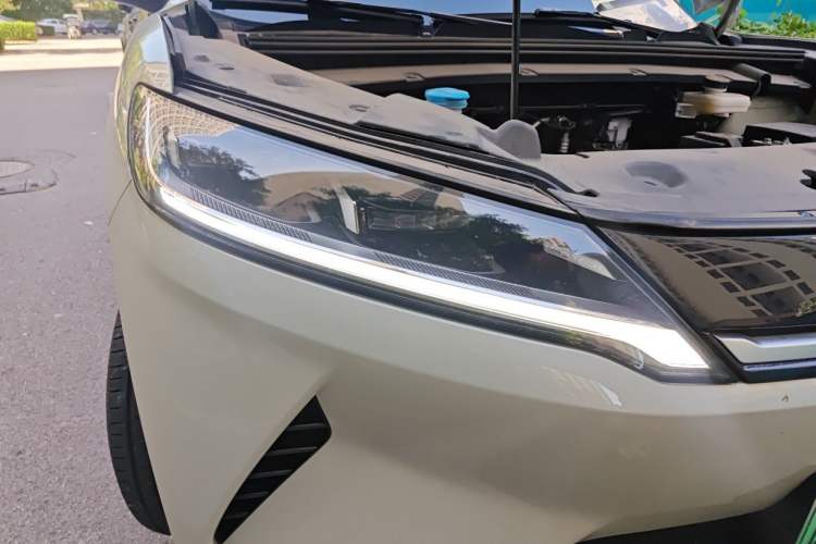Used BYD Yuan UP 2024 401KM Leading Edition Right Front Headlight