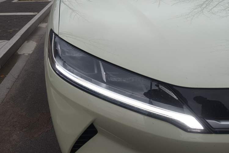 Used BYD Yuan UP 2024 401KM Leading Edition Right Front Headlight