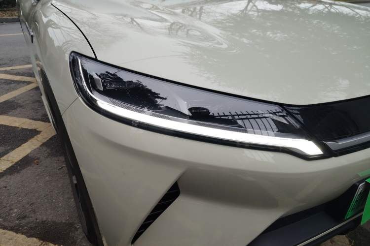 Used BYD Yuan UP 2024 401KM Leading Edition Right Front Headlight