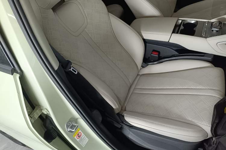Used BYD Yuan UP 2024 401KM Leading Edition Right Front Seat