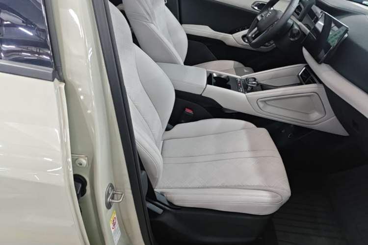 Used BYD Yuan UP 2024 401 km Active Version Right Front Seat