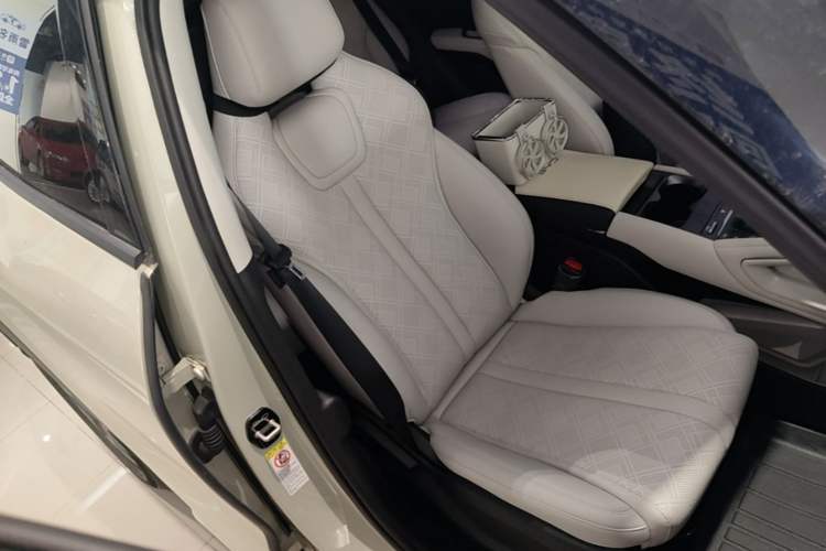 Used BYD Yuan UP 2024 401 km Active Version Right Front Seat