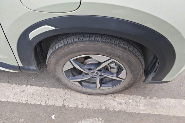 Used BYD Yuan UP 2024 401KM Leading Edition Right Front Wheel Hub