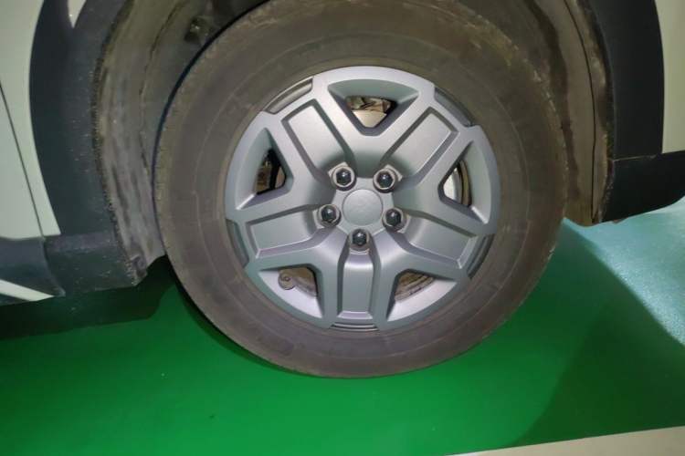 Used BYD Yuan UP 2024 401 km Active Version Right Front Wheel Hub