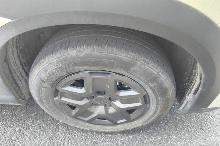 Used BYD Yuan UP 2024 401 km Active Version Right Front Wheel Hub