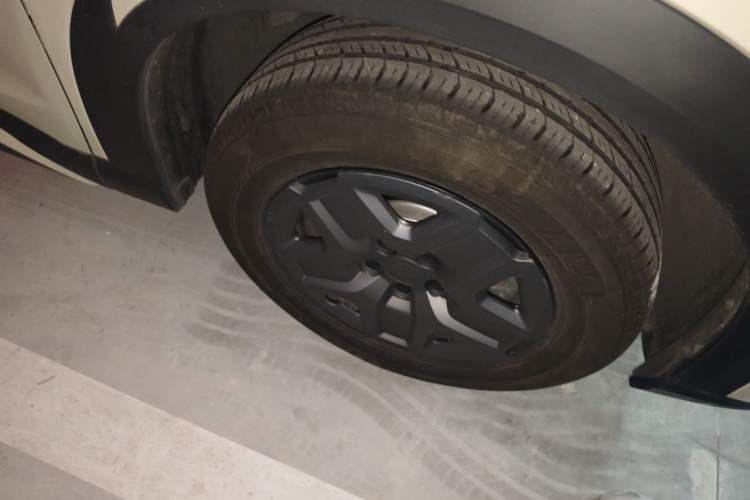 Used BYD Yuan UP 2024 401 km Active Version Right Front Wheel Hub