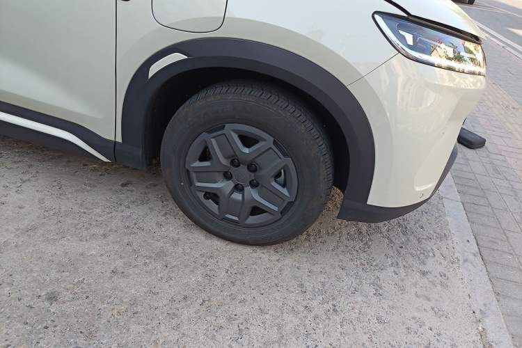Used BYD Yuan UP 2024 401 km Active Version Right Front Wheel Hub