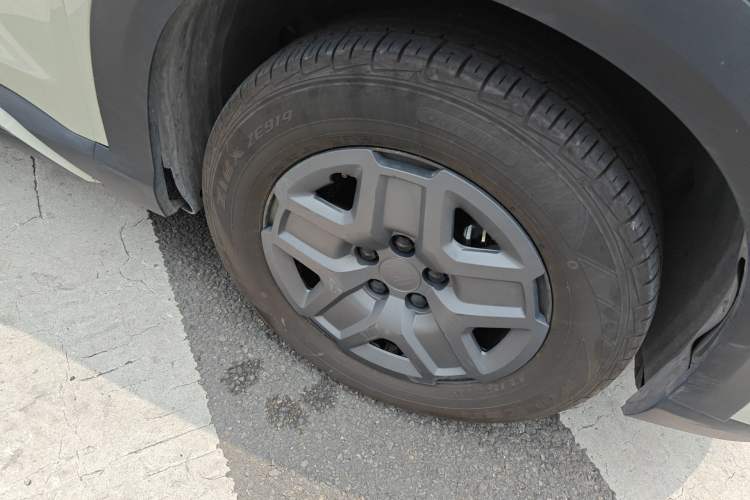 Used BYD Yuan UP 2024 401 km Active Version Right Front Wheel Hub