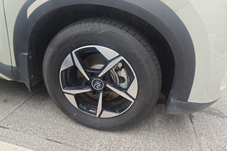 Used BYD Yuan UP 2024 401KM Leading Edition Right Front Wheel Hub