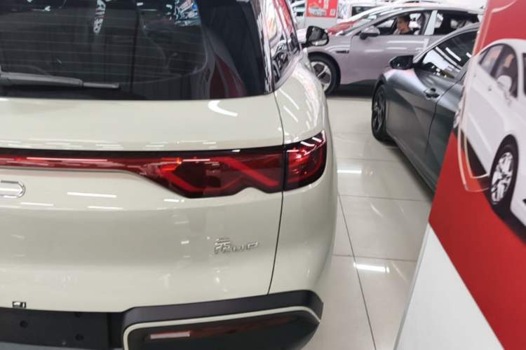 Used BYD Yuan UP 2024 401KM Leading Edition Right Rear Taillight