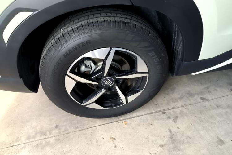 Used BYD Yuan UP 2024 401KM Leading Edition Right Rear Wheel Hub