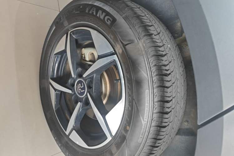 Used BYD Yuan UP 2024 401KM Leading Edition Right Rear Wheel Hub