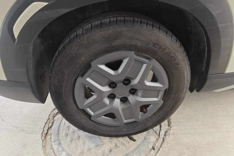 Used BYD Yuan UP 2024 401 km Active Version Right Rear Wheel Hub