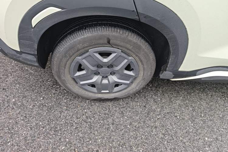 Used BYD Yuan UP 2024 401 km Active Version Right Rear Wheel Hub
