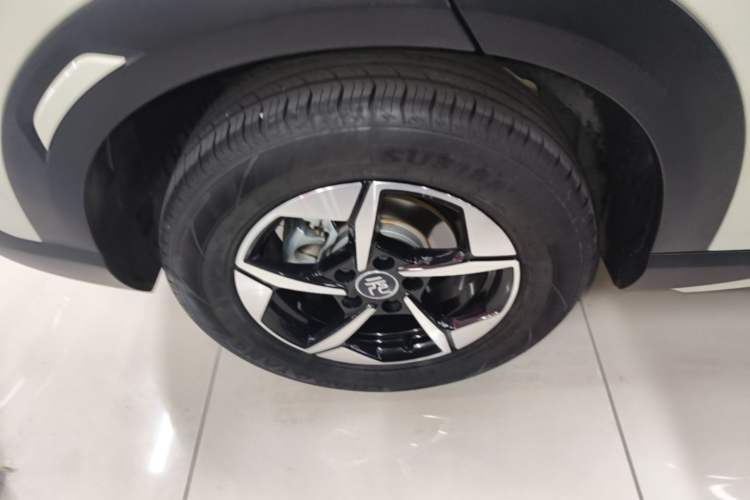 Used BYD Yuan UP 2024 401KM Leading Edition Right Rear Wheel Hub