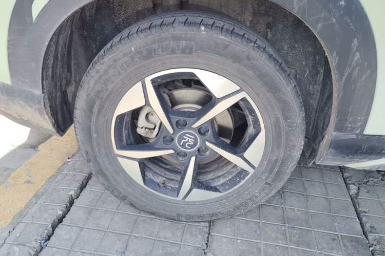 Used BYD Yuan UP 2024 401KM Beyond Edition Right Rear Wheel Hub