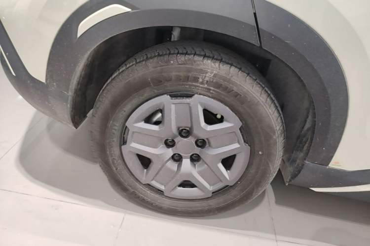 Used BYD Yuan UP 2024 401 km Active Version Right Rear Wheel Hub