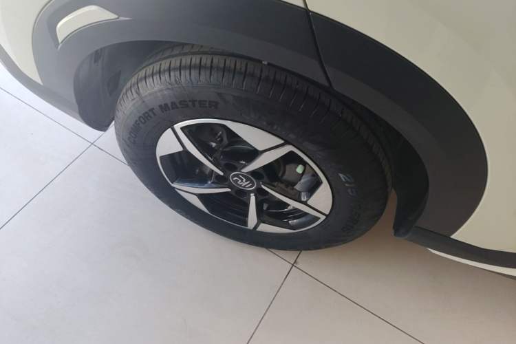 Used BYD Yuan UP 2024 401KM Beyond Edition Right Rear Wheel Hub