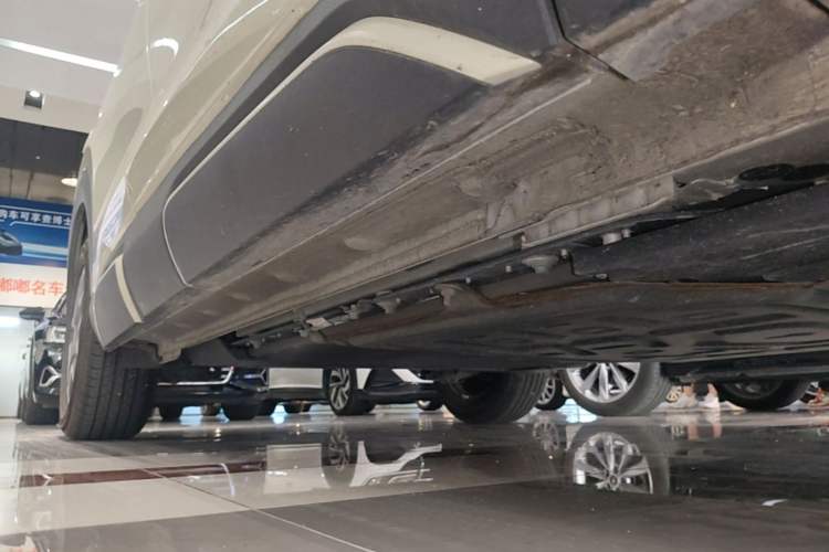 Used BYD Yuan UP 2024 401 km Active Version Right Side Sill