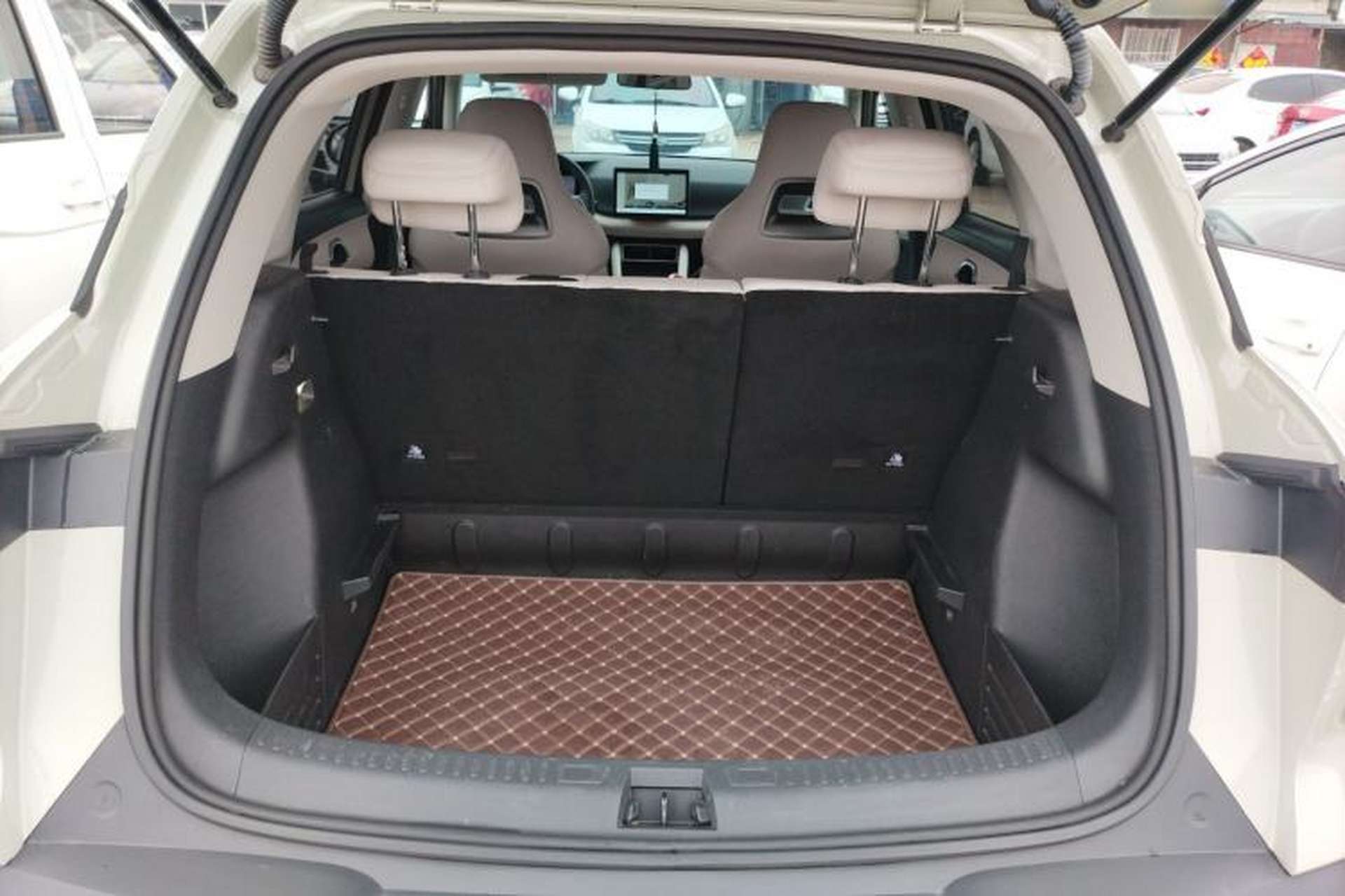 Used BYD Yuan UP 2024 401 km Active Version Trunk