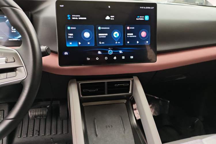 Used BYD Yuan UP 2024 401KM Beyond Edition Audio And AC Panel