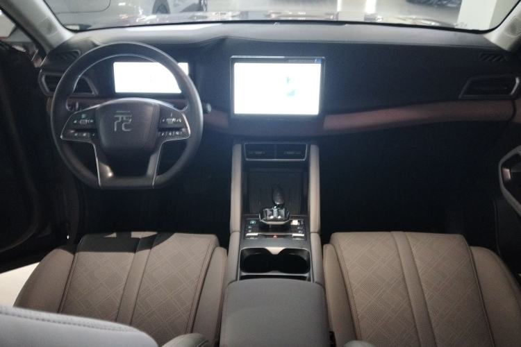 Used BYD Yuan UP 2024 401 km Active Version Center Console