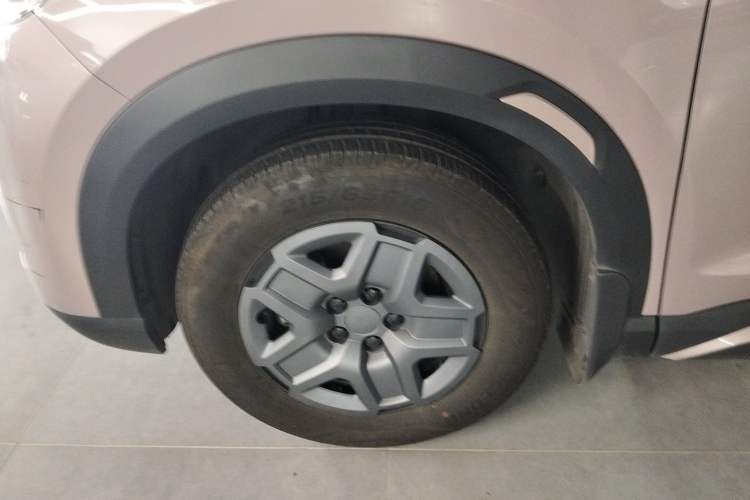 Used BYD Yuan UP 2024 401 km Active Version Left Front Wheel Hub