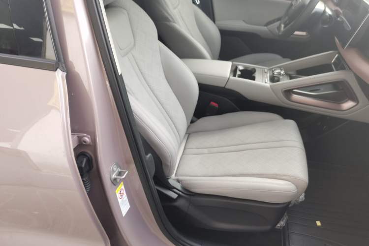 Used BYD Yuan UP 2024 401 km Active Version Right Front Seat