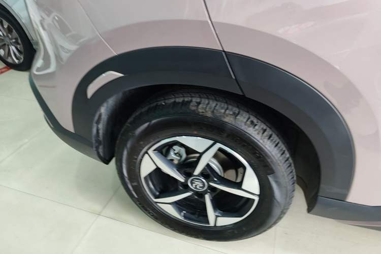 Used BYD Yuan UP 2024 401KM Leading Edition Right Rear Wheel Hub