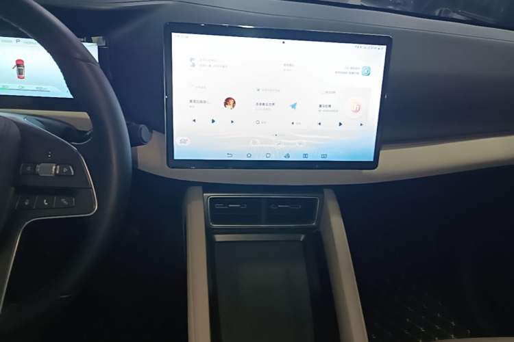 Used BYD Yuan UP 2024 401KM Beyond Edition Audio And AC Panel