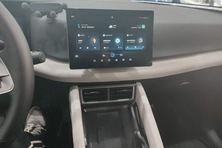 Used BYD Yuan UP 2024 401 km Active Version Audio And AC Panel