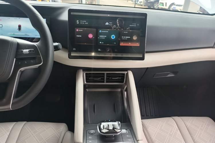 Used BYD Yuan UP 2024 401KM Leading Edition Audio And AC Panel