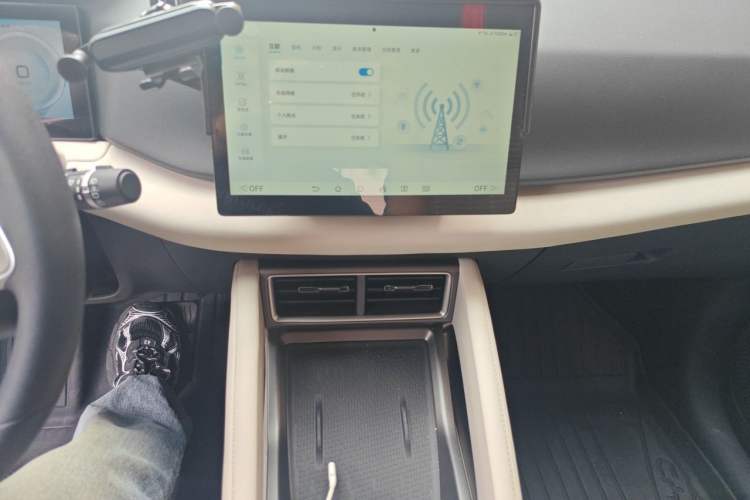 Used BYD Yuan UP 2024 301KM Leading Edition Audio And AC Panel
