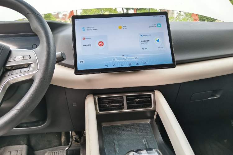 Used BYD Yuan UP 2024 401KM Leading Edition Audio And AC Panel