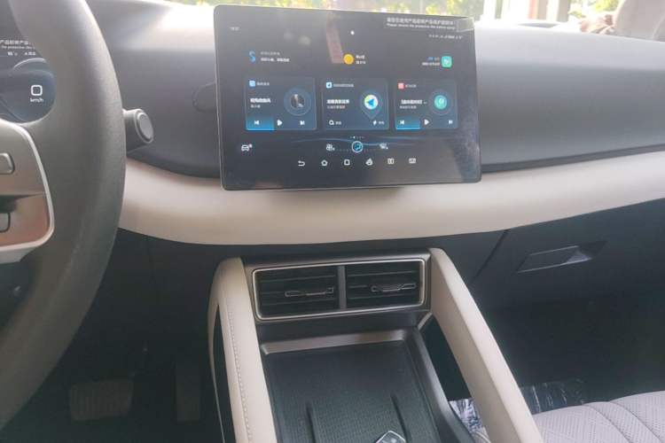 Used BYD Yuan UP 2024 401 km Active Version Audio And AC Panel