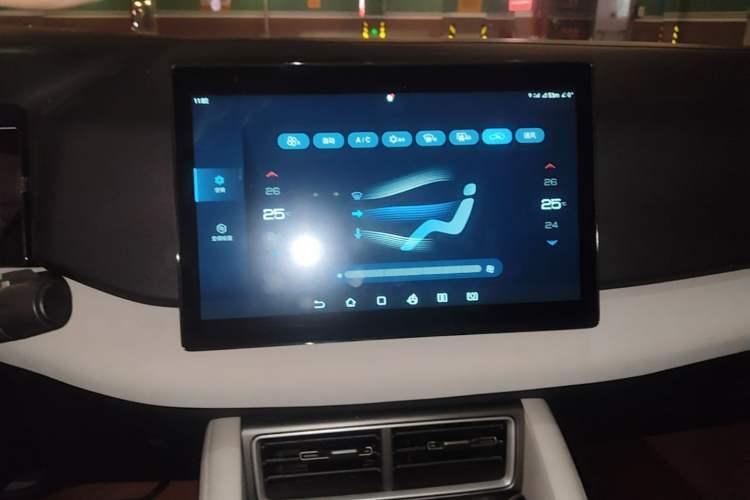 Used BYD Yuan UP 2024 401 km Active Version Audio And AC Panel
